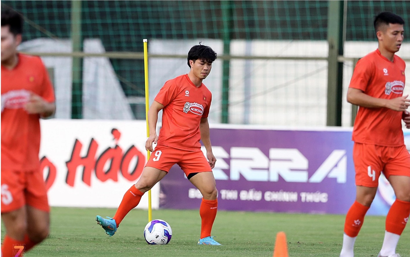 Những cầu thủ bước sang tuổi 30 như Công Phượng dần xa rời đội tuyển Việt Nam.