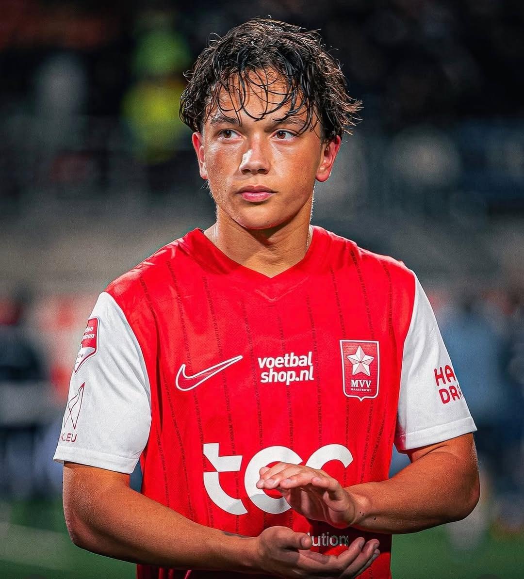 Lenn-Minh Tran đã có được bản hợp đồng chuyên nghiệp đầu tiên trong sự nghiệp