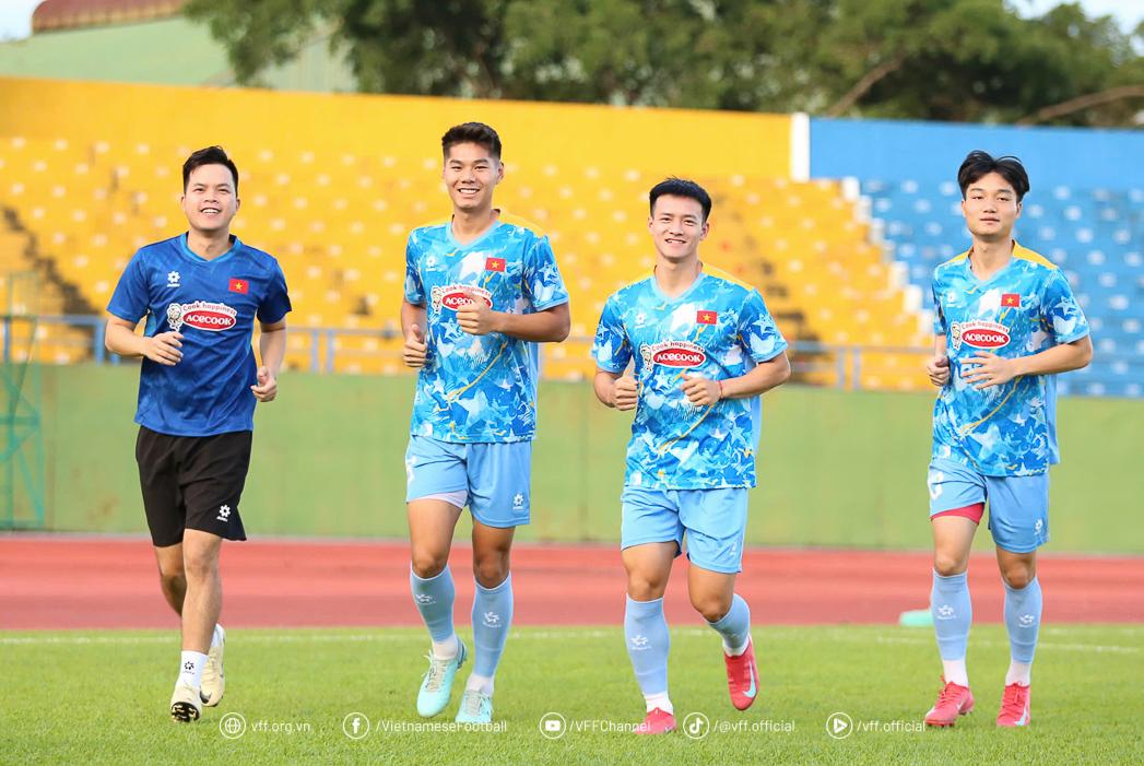 3 cầu thủ của PVF CAND phải tập riêng với bác sĩ