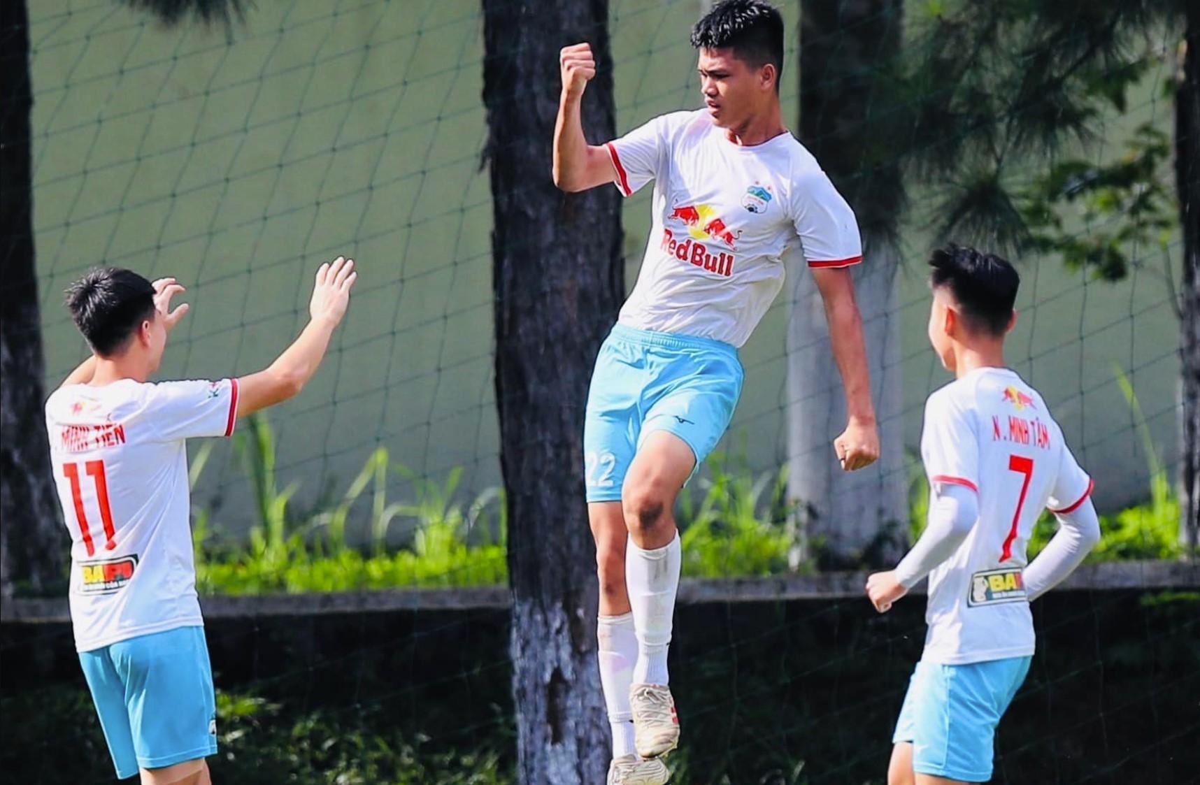 Đinh Quang Kiệt từng là trụ cột U17 Việt Nam, nay trở thành niềm hy vọng ở hàng thủ U22